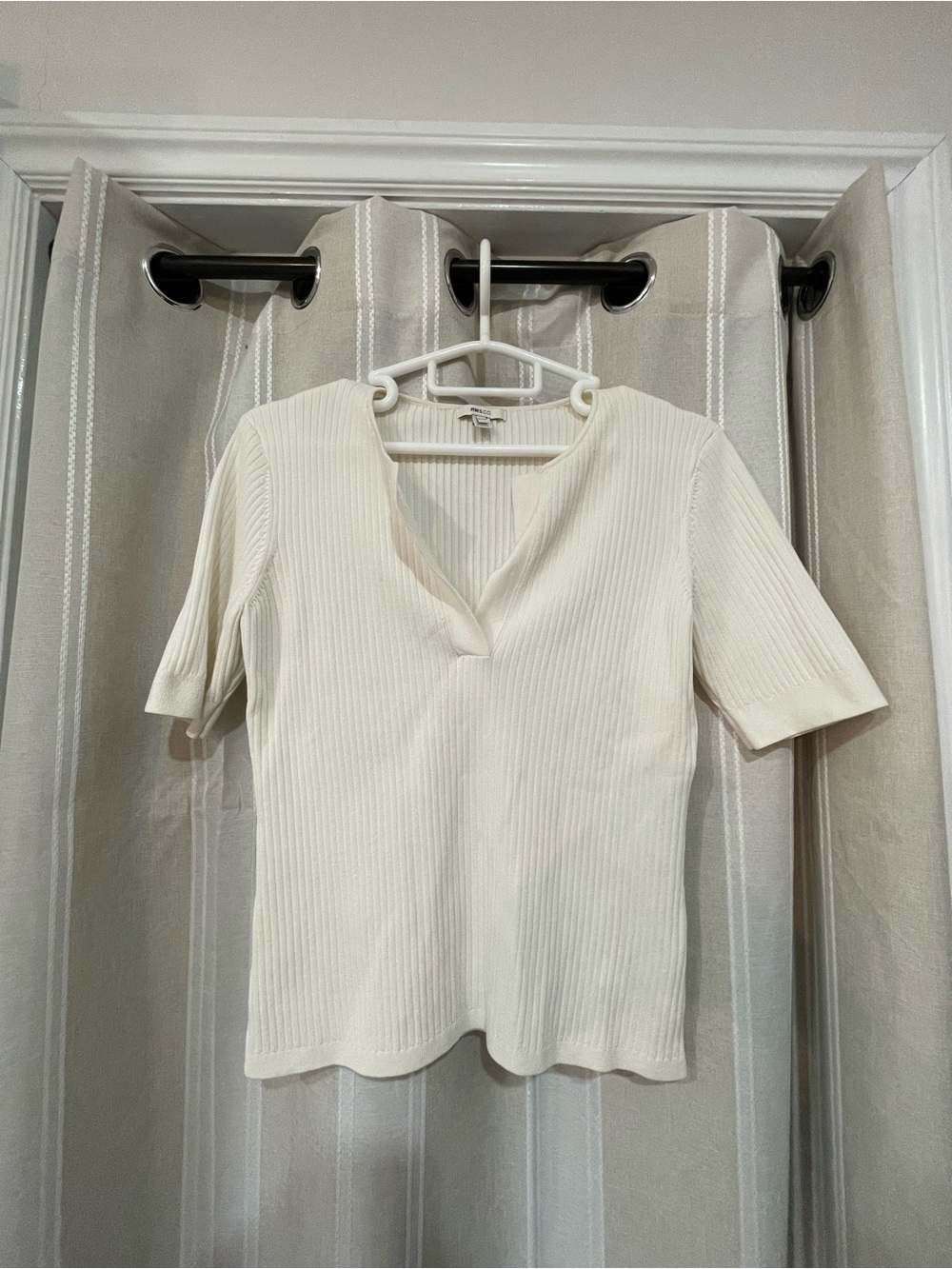 RW&CO. Cream Ribbed V-Notch Short Sleeve Top